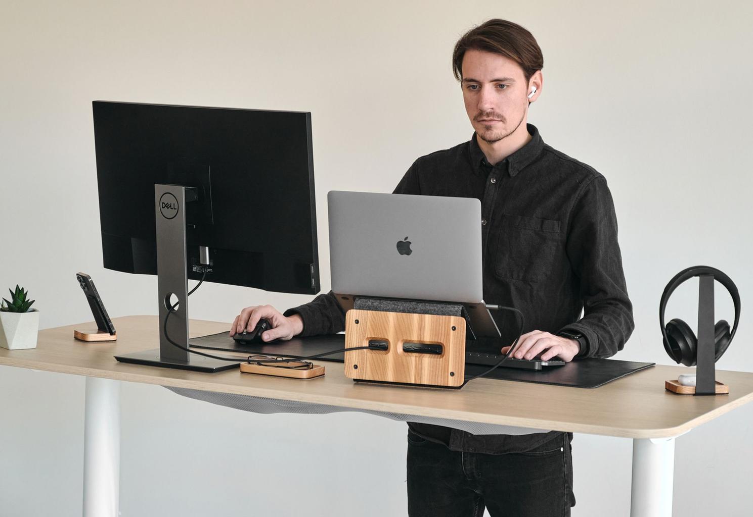 5 порад для правильної постави за стоячим столом