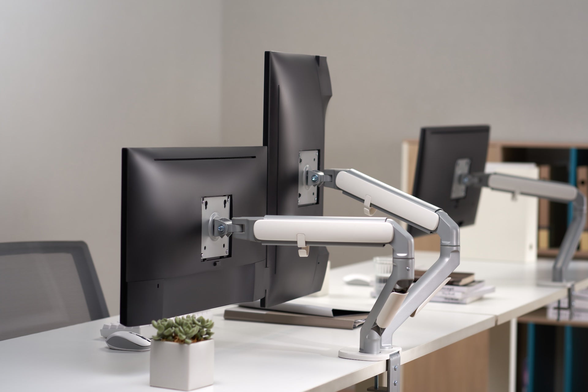 Настільне кріплення для монітора OfficePro MA422S