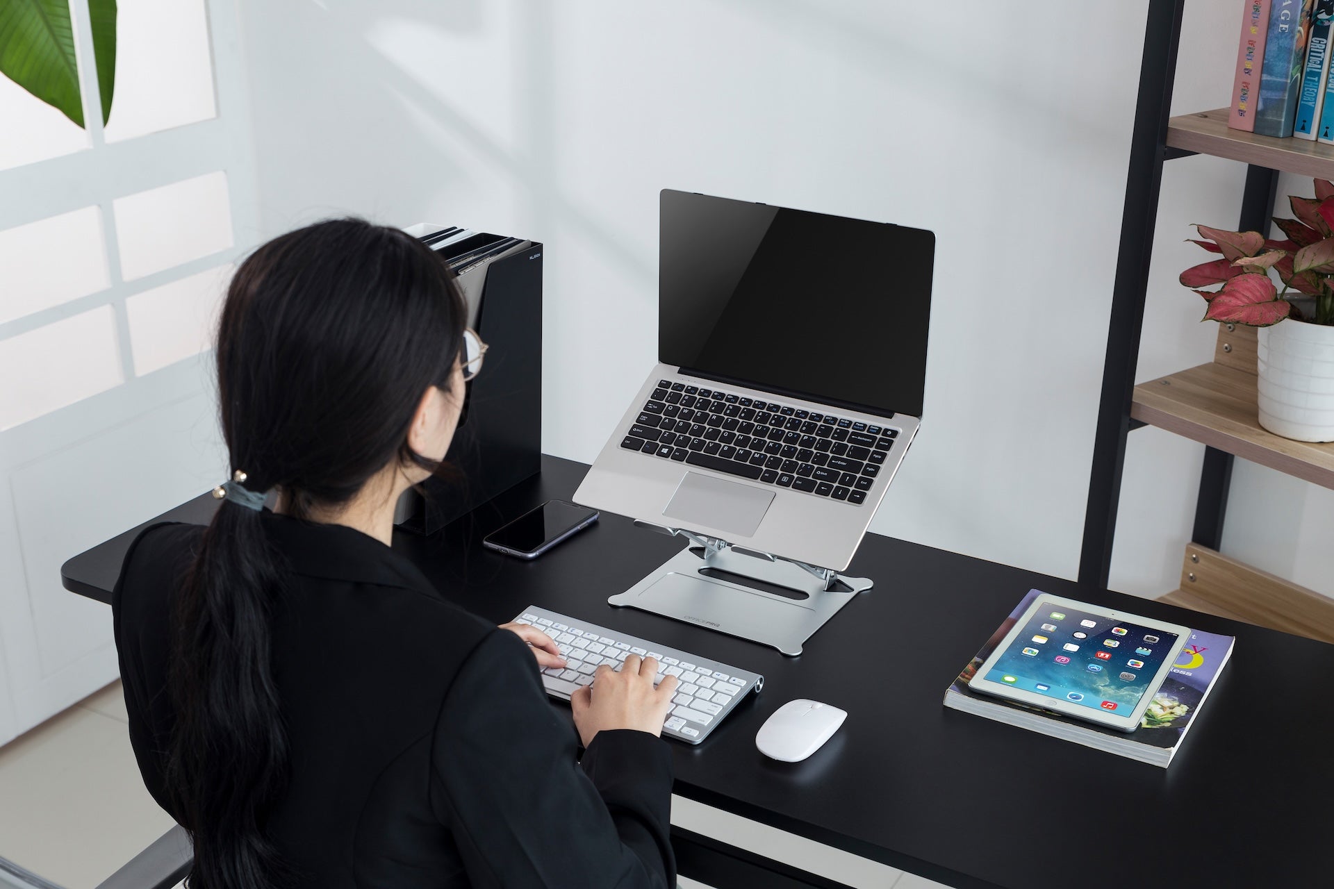 Регулируемая металлическая подставка для ноутбука Officepro LS610