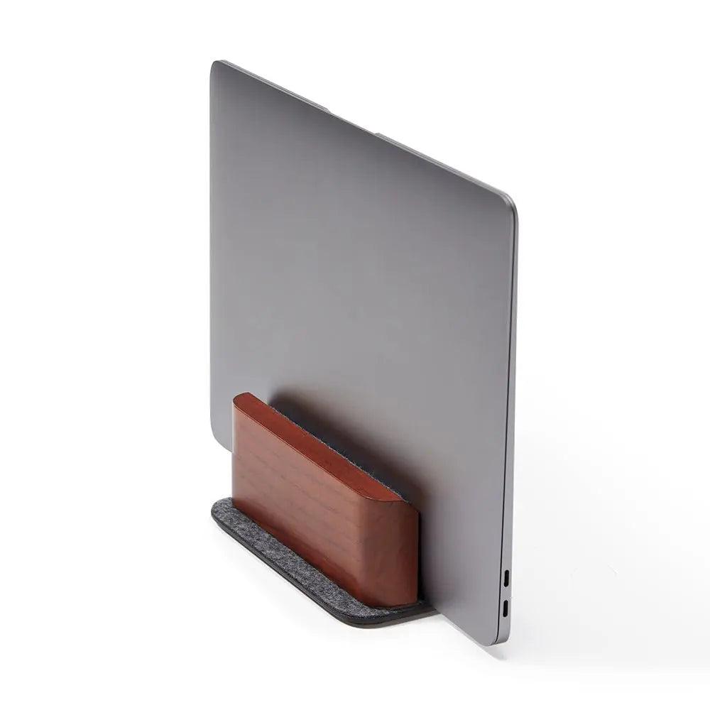 Деревʼяна вертикальна підставка для ноутбука LA:DO