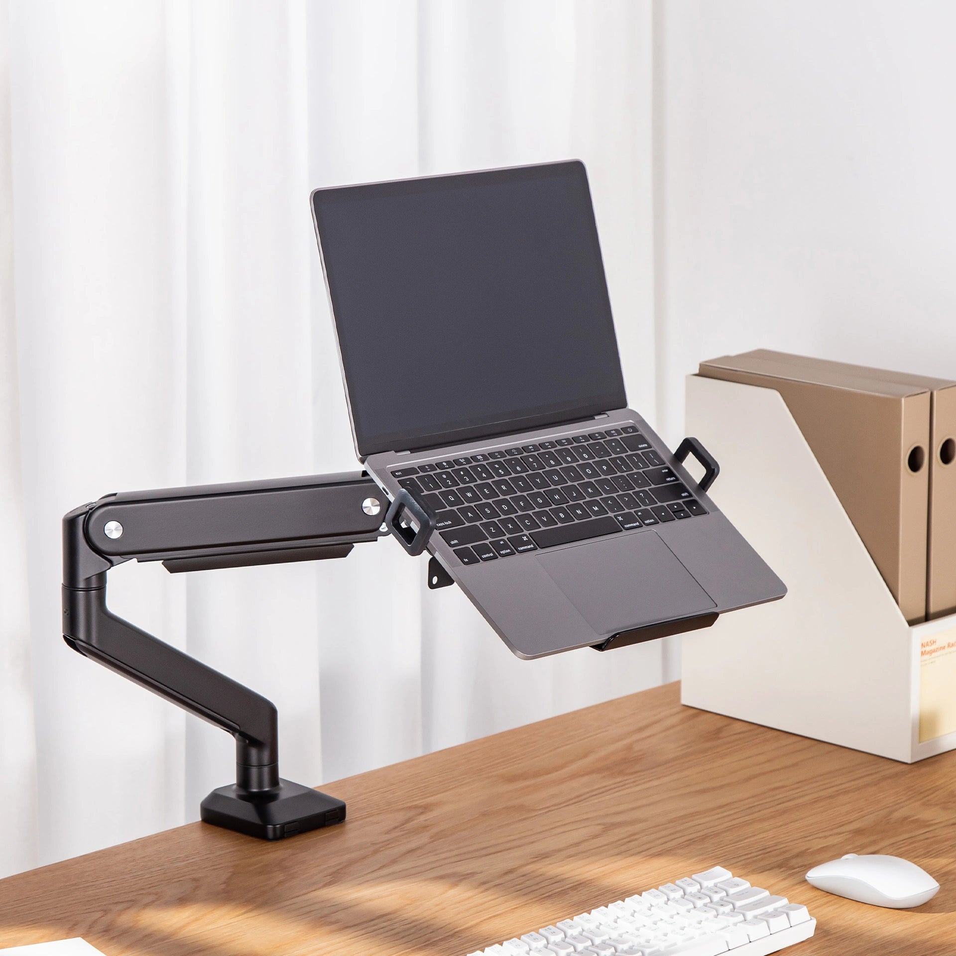 Тримач для ноутбука OfficePro LH474B — ноутбук на платформі біля монітора